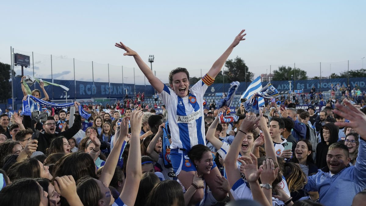 La celebració de l’ascens de les jugadores de l’Espanyol.