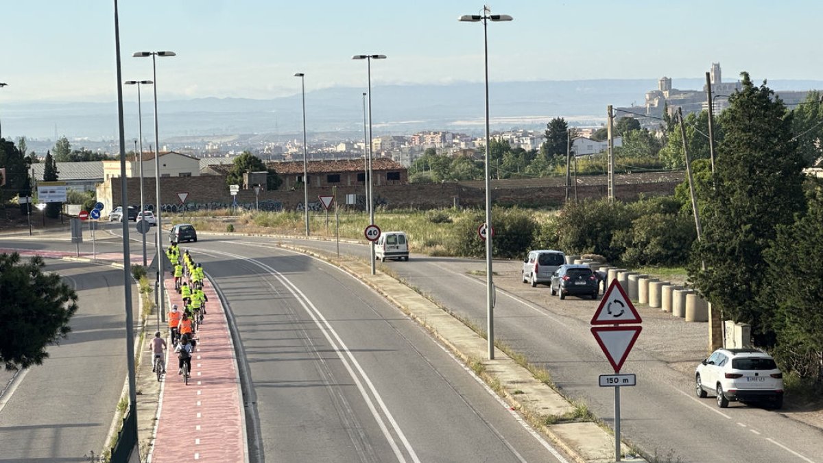 Formació a alumnes sobre mobilitat urbana amb bicicleta