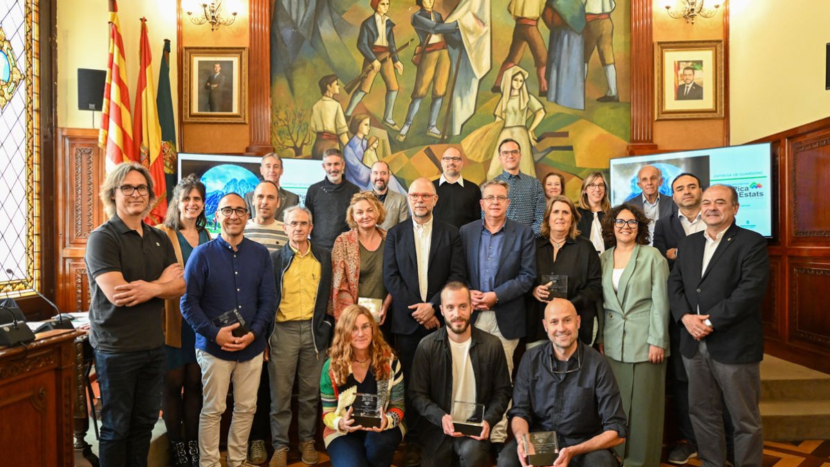 Foto dels guardonats i impulsors del Pica d’Estats, amb Oriol Clavera a baix a la dreta.