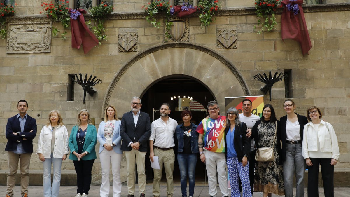 Lleida rebutja l'LGTBI-fòbia amb la lectura d'un manifest