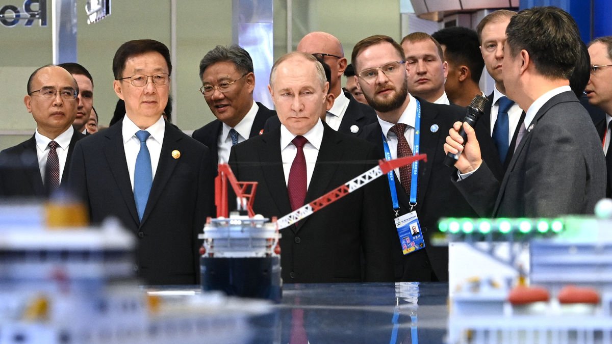 Vladímir Putin va prosseguir ahir la seua gira per la Xina amb una visita a la ciutat de Harbin.