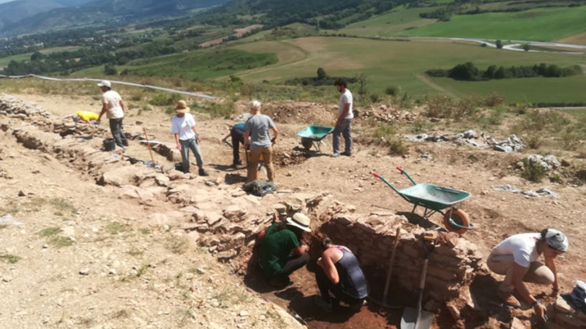 L’equip d’arqueòlegs, al jaciment del Tossal de Baltarga.