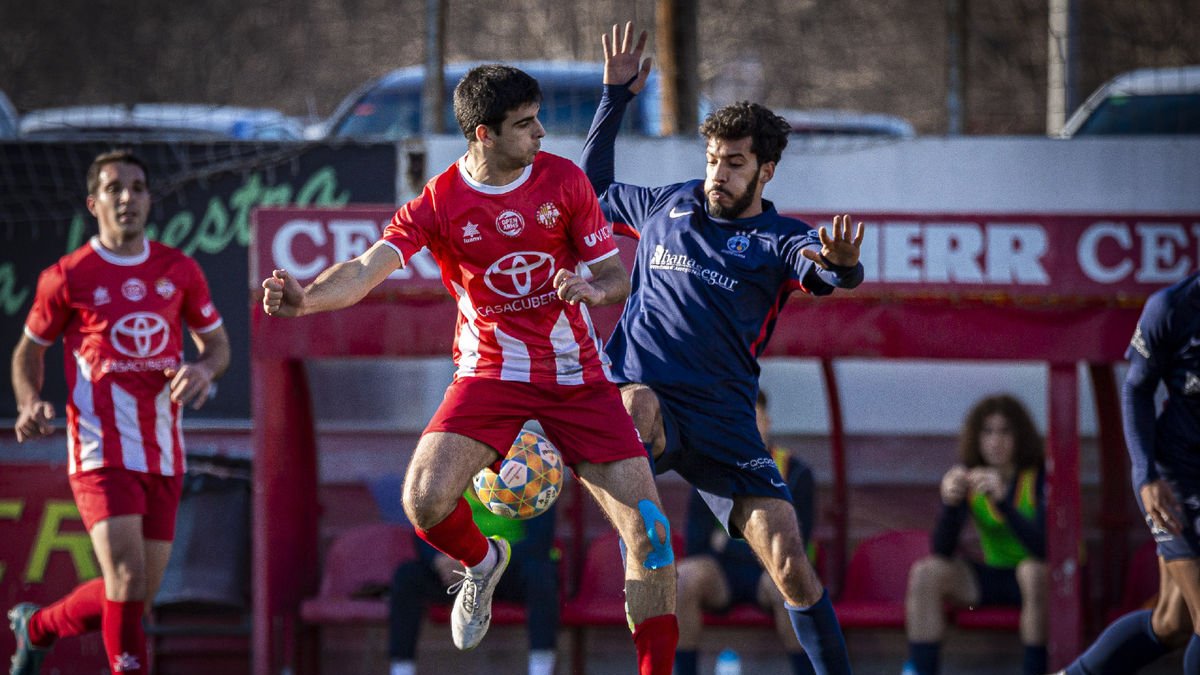 Imatge d’arxiu del duel davant del Vic de la primera volta, que es repetirà en el play-off.