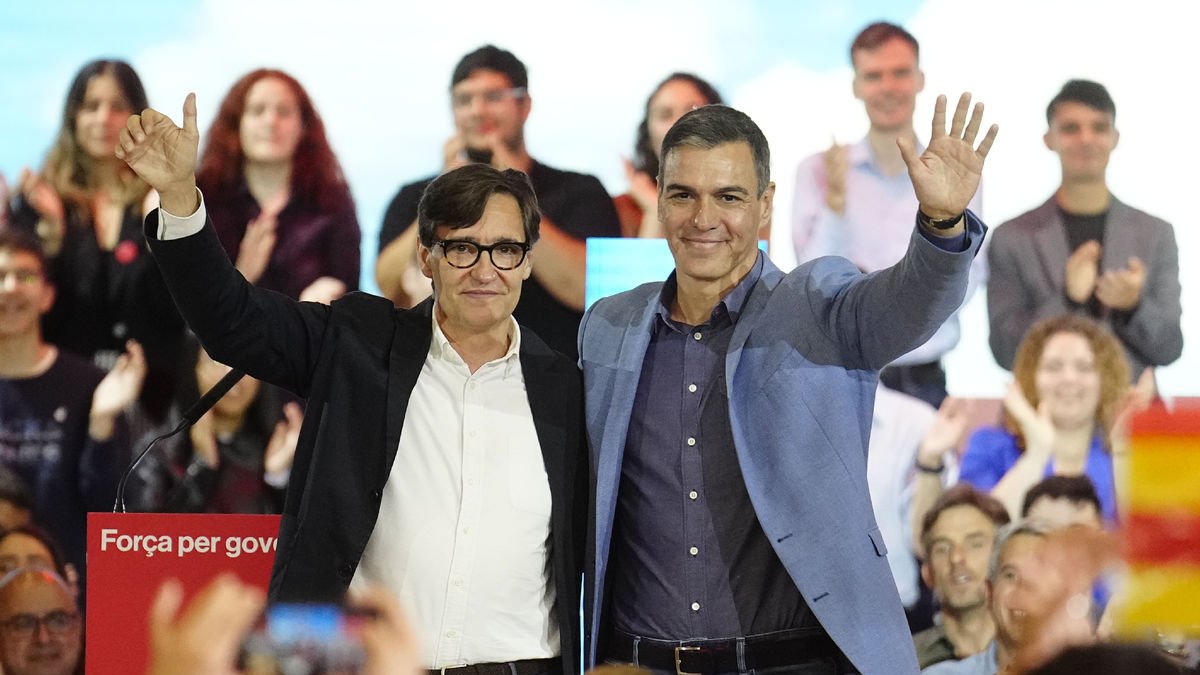 Salvador Illa i Pedro Sánchez, junts ahir en un acte a Barcelona.