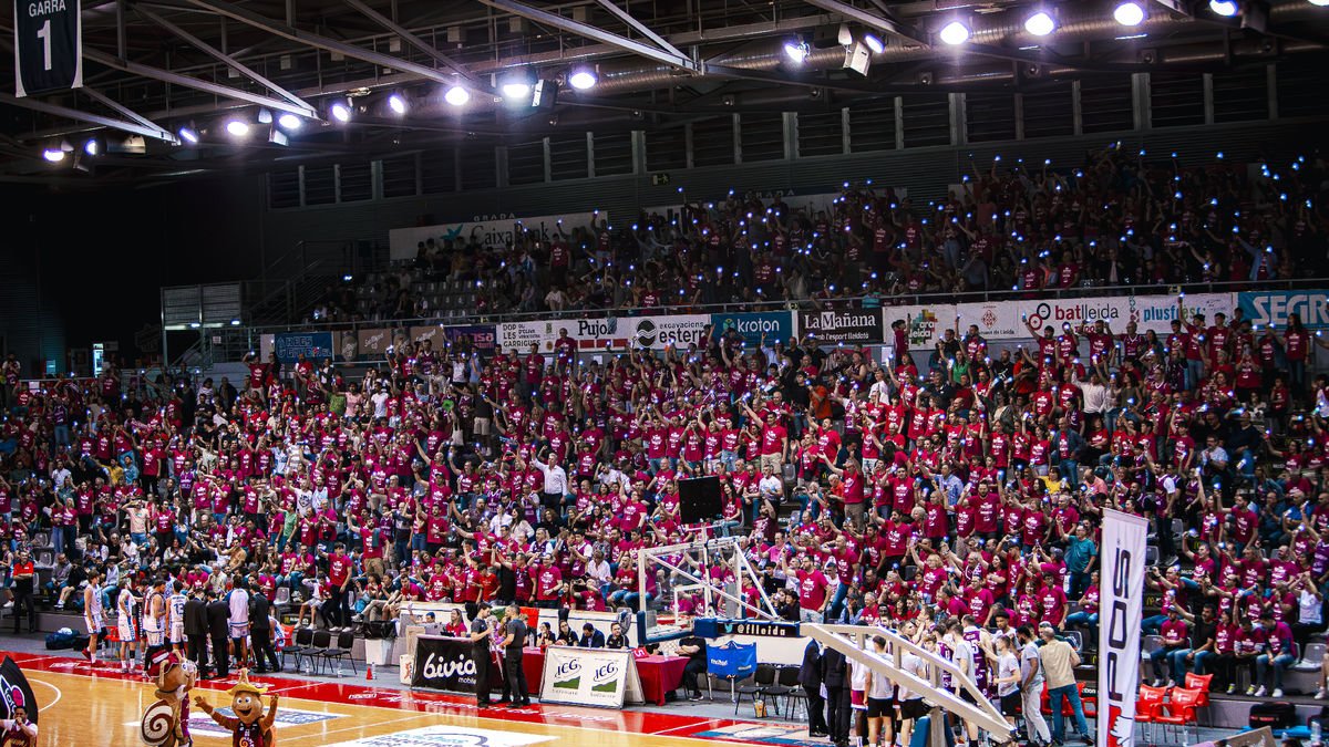 El Barris Nord va viure divendres una gran nit i avui s’espera superar els 5.000 espectadors.