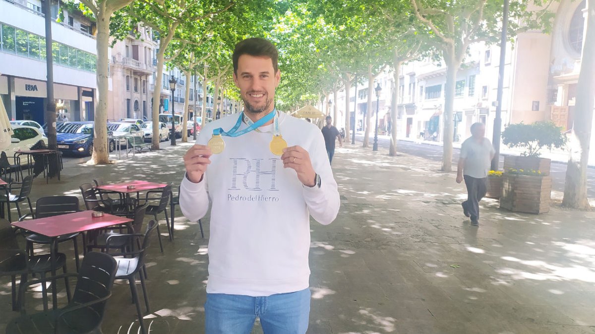 Joel Donés, ahir a Lleida amb les medalles com a campió.