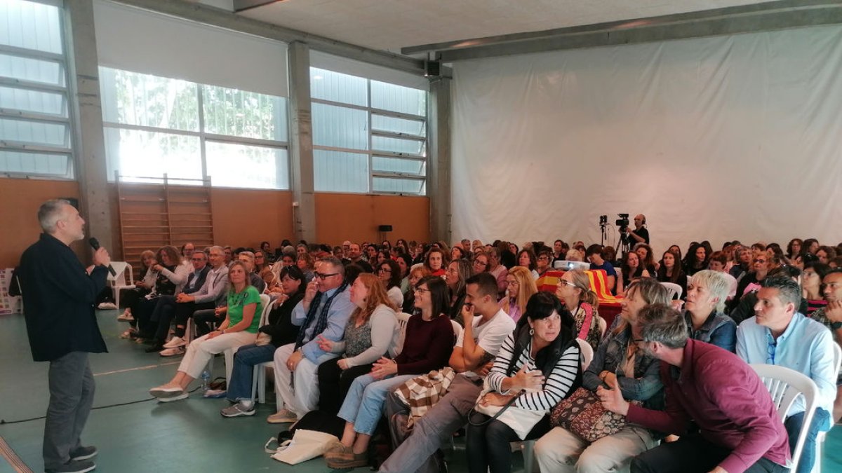 Els participant en la trobada educativa celebrada ahir en el col·legi Santa Maria de Gardeny.