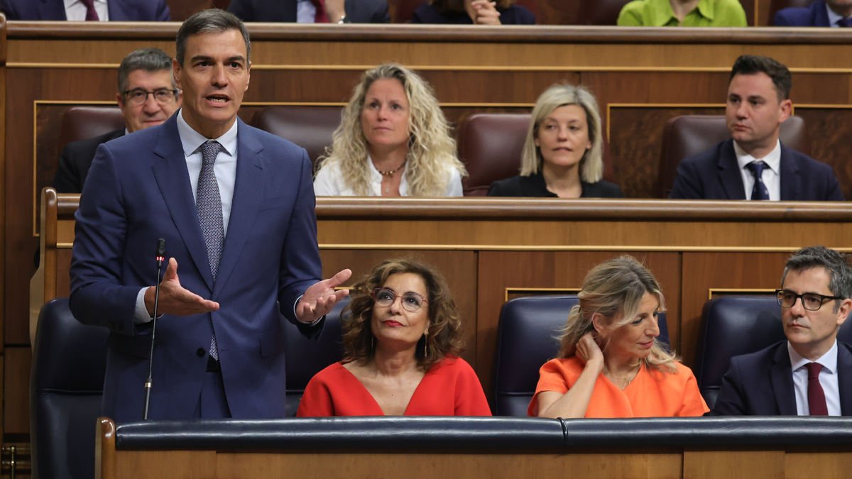 Sánchez, ahir al Congrés al costat de la ministra María Jesús Montero, Yolanda Díaz i Félix Bolaños.