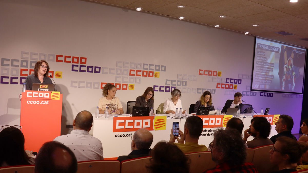 Candidats de Junts, ERC, PP, PSC, Comuns Sumar i Podem ahir en un debat organitzat per CCOO.