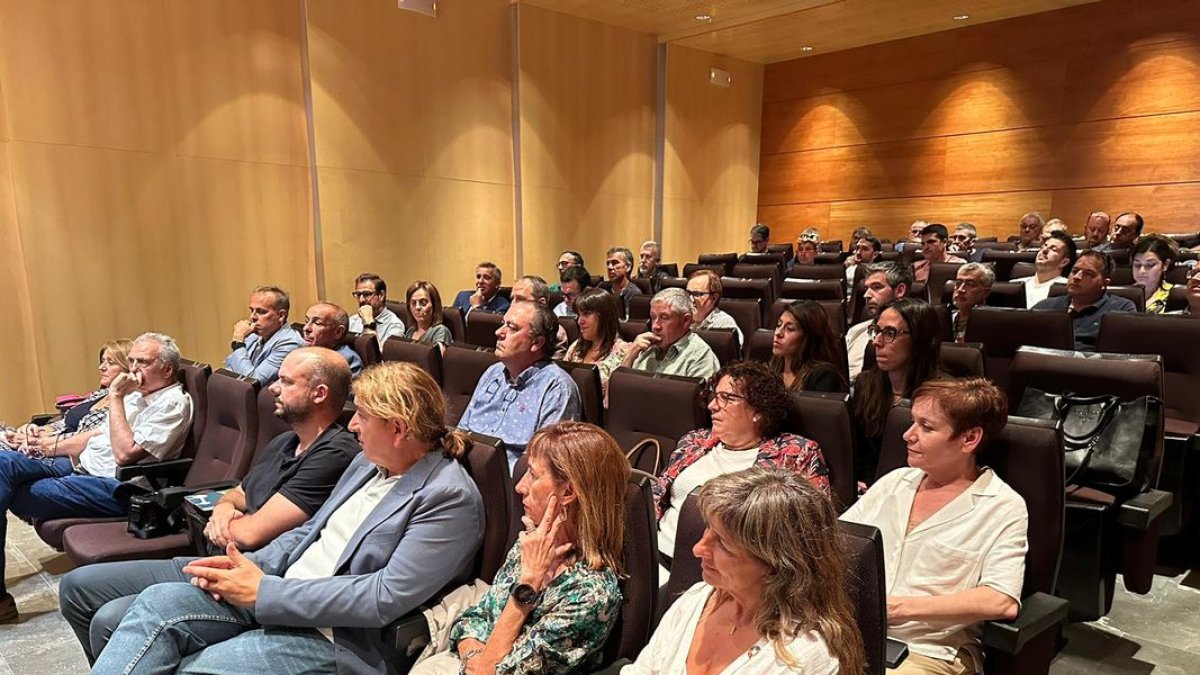 Van assistir a la reunió alcaldes, entitats i empreses de pobles del Segrià i les Garrigues.