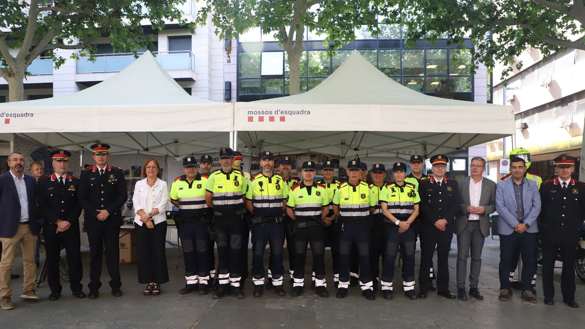 Alguns dels agents de Trànsit, comandaments dels Mossos i autoritats.