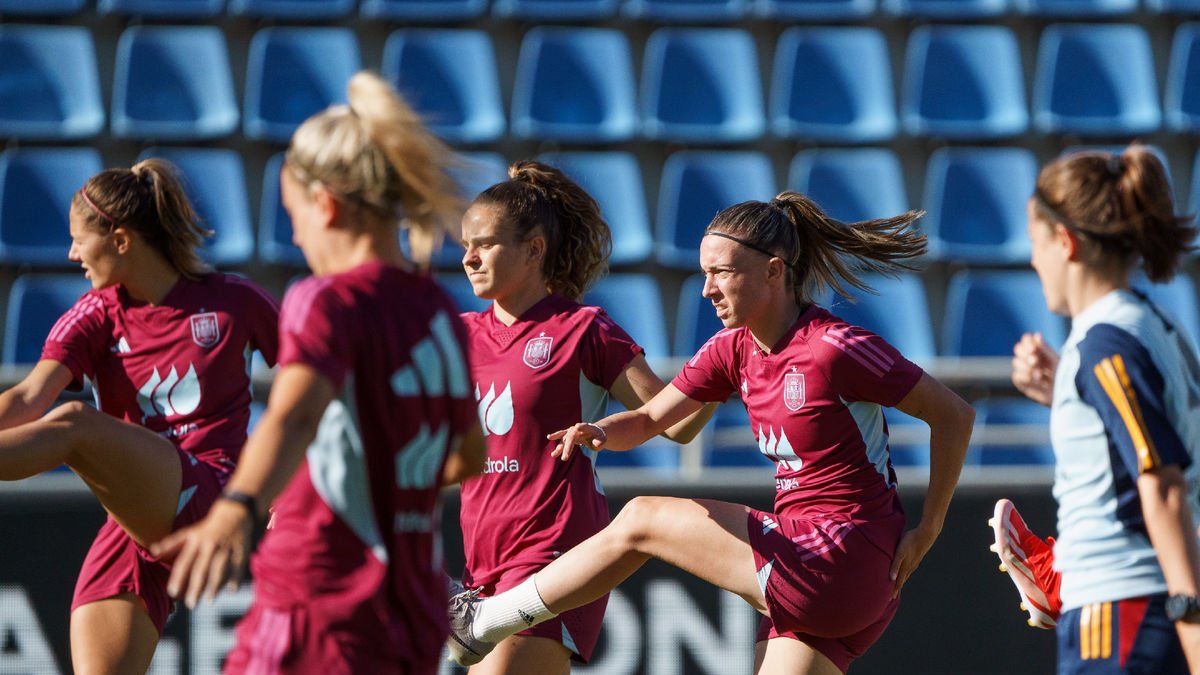 Jugadores de la selecció, durant l’entrenament d’ahir.