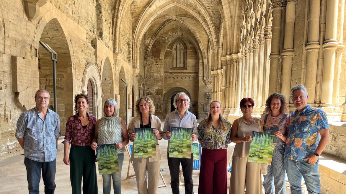 Els impulsors del tercer programa ‘L’Estiu en Viu’, ahir al claustre de la Seu Vella de Lleida.