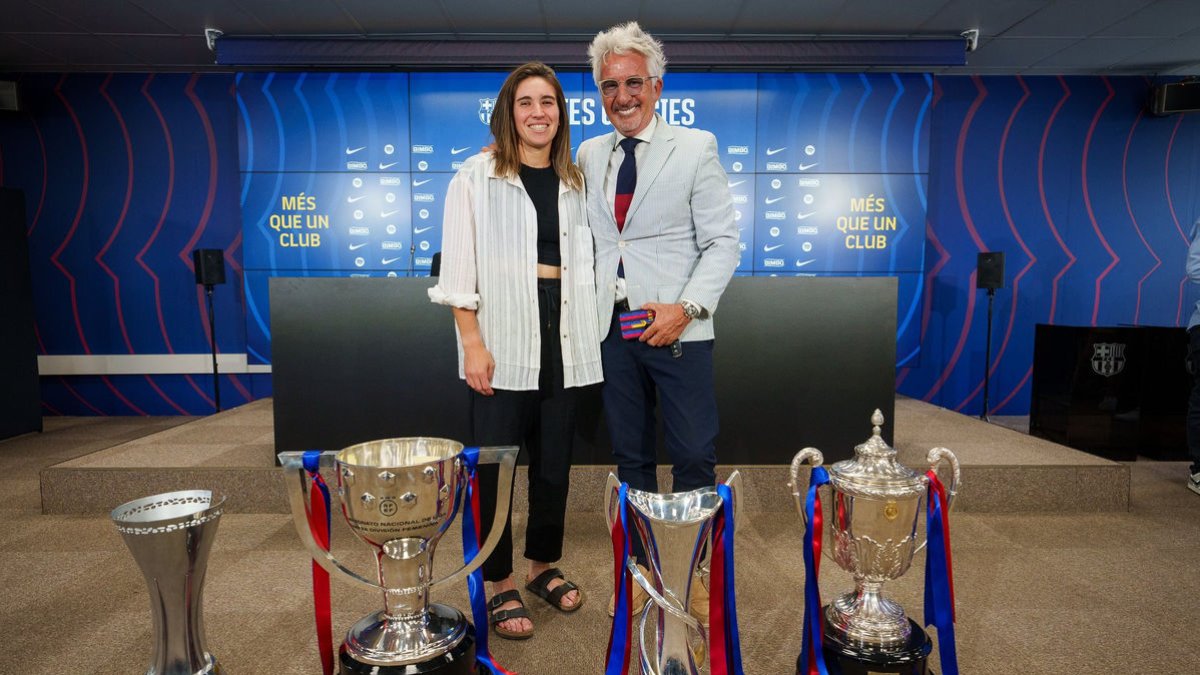 Mariona, amb el responsable del Barça femení.