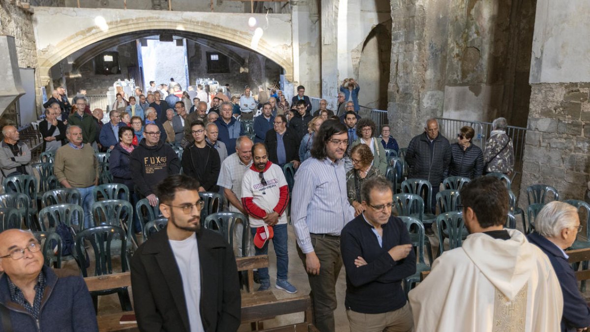 La celebració ahir de Sant Antoni de Pàdua al temple de Cervera, que va allotjar més d’un centenar de participants.