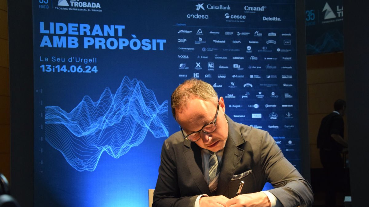 El cap de Govern d’Andorra, Xavier Espot, va firmar al llibre d’honor de la XXXV Trobada al Pirineu.