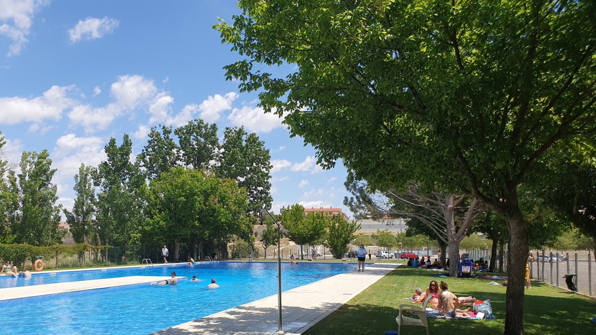 La piscina municipal de Balàfia, oberta al públic des de primera hora del matí