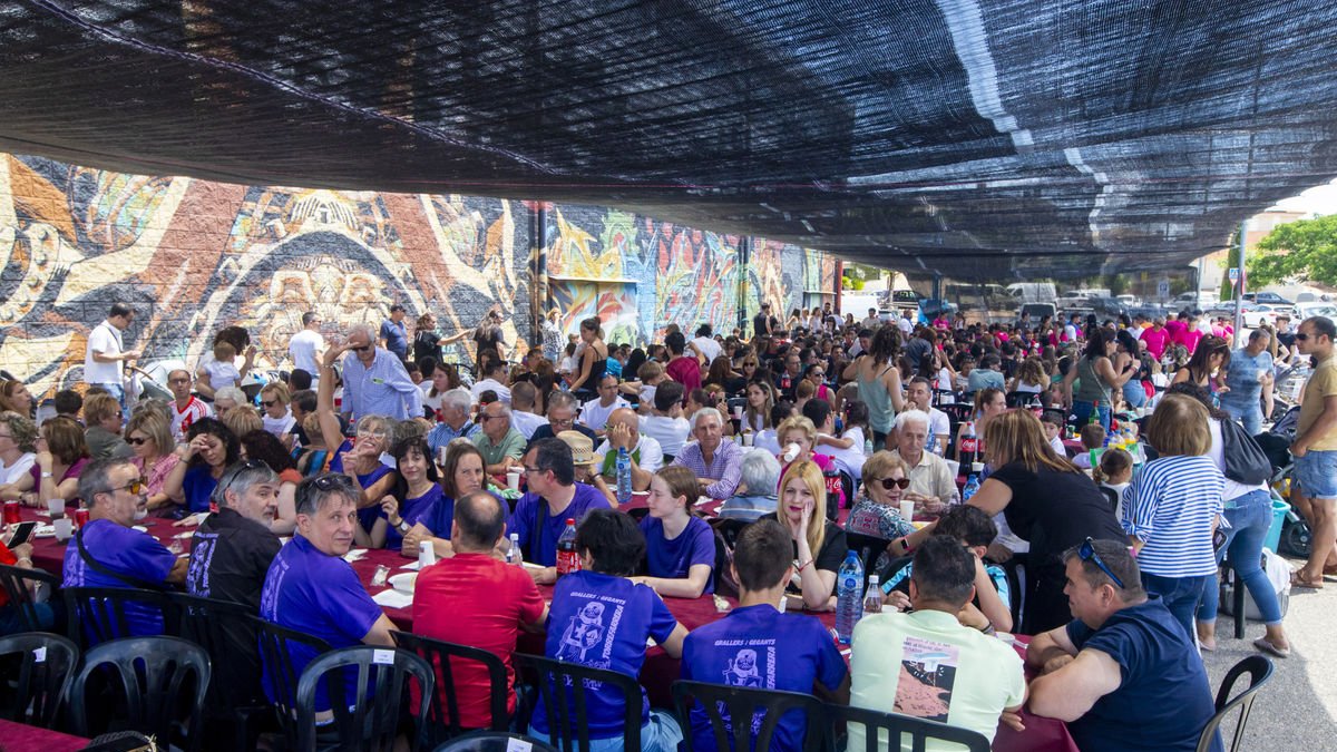 Celebració multitudinària de les cassoles de Torrefarrera