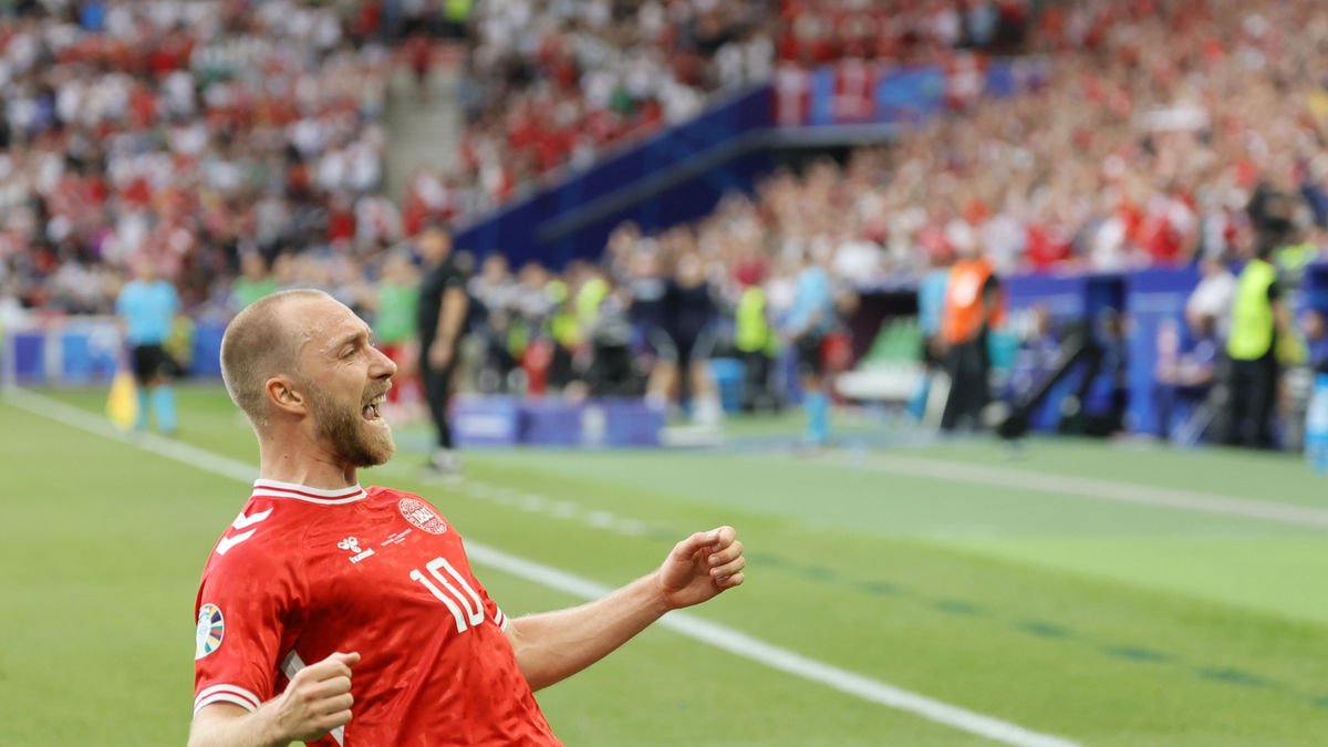 Christian Eriksen celebra el gol que va marcar i que posava en avantatge Dinamarca.