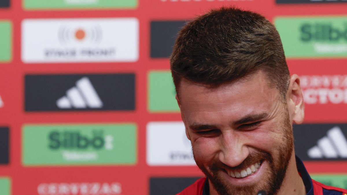 Unai Simón riu durant la roda de premsa que va fer ahir al quarter general de la selecció espanyola.