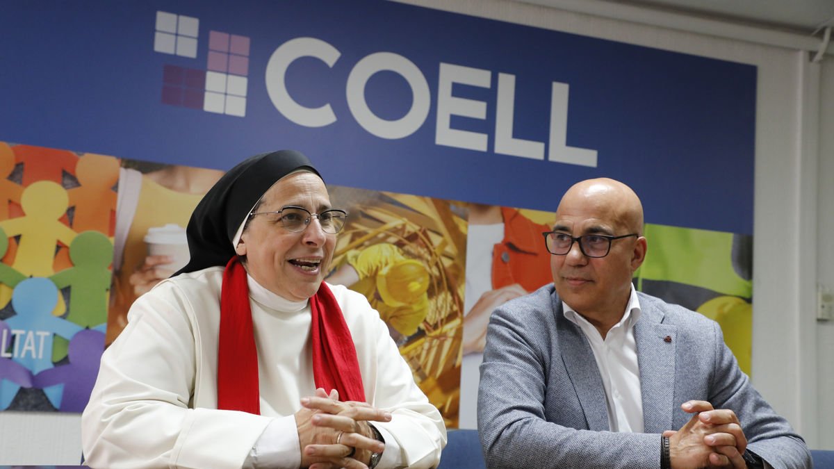 Sor Lucía Caram amb el president de la Coell, Josep Maria Gardeñes, durant la presentació.