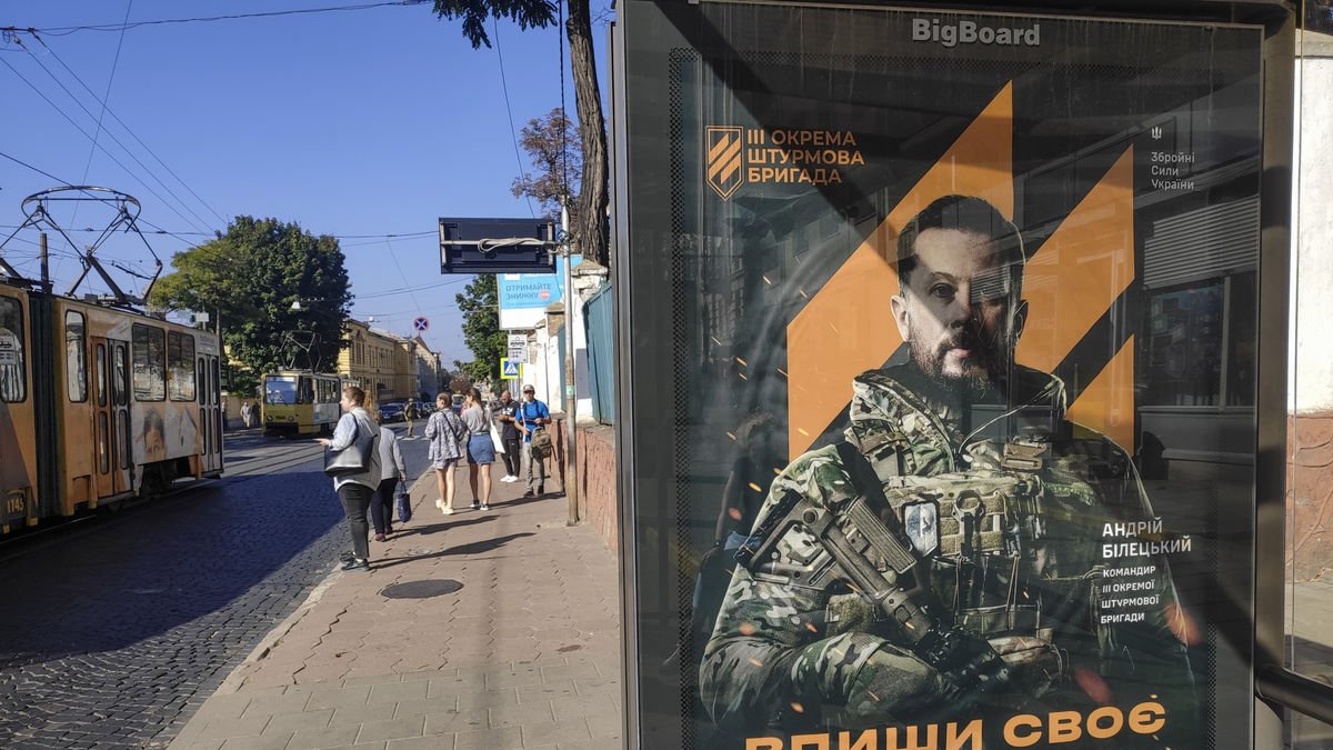 Cartell de reclutament per a l’exèrcit ucraïnès a Lviv.