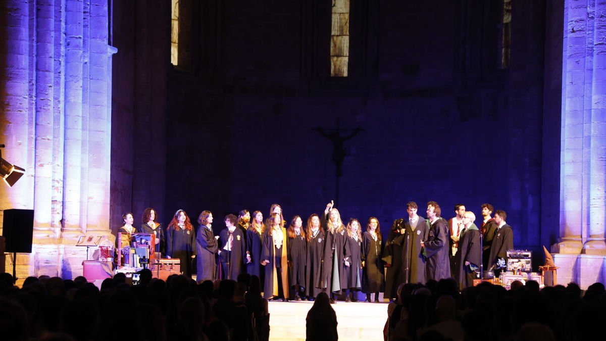 El cor Corocrux, especialista en les cançons de les pel·lícules de ‘Harry Potter’, ahir a la nit a la Seu Vella.