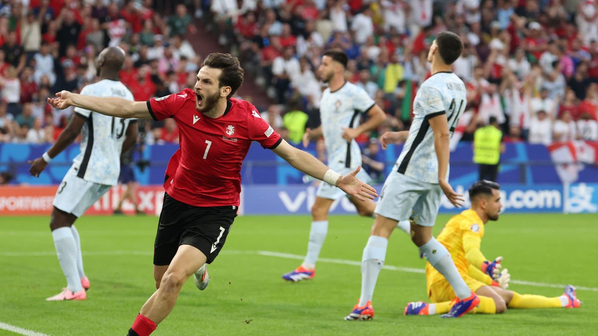 El georgià Khvicha Kvaratskhelia celebra l’1-0 contra Portugal ahir a Gelsenkirchen.