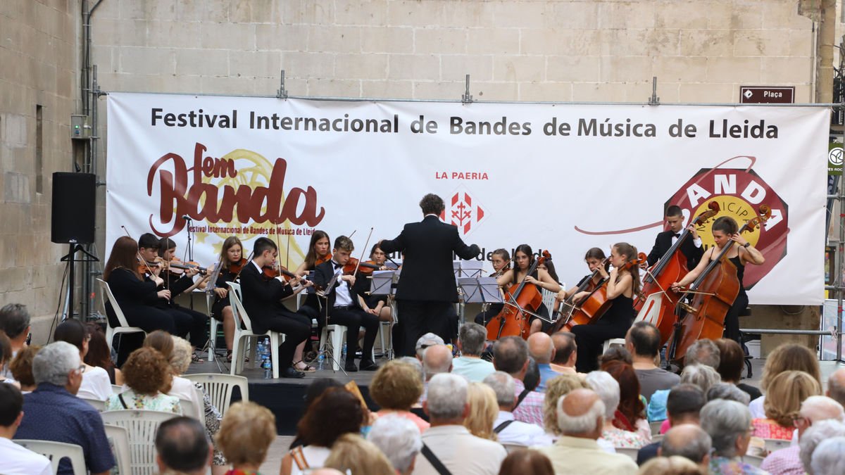 Una orquestra gallega, al Fem Banda a la plaça Paeria de Lleida