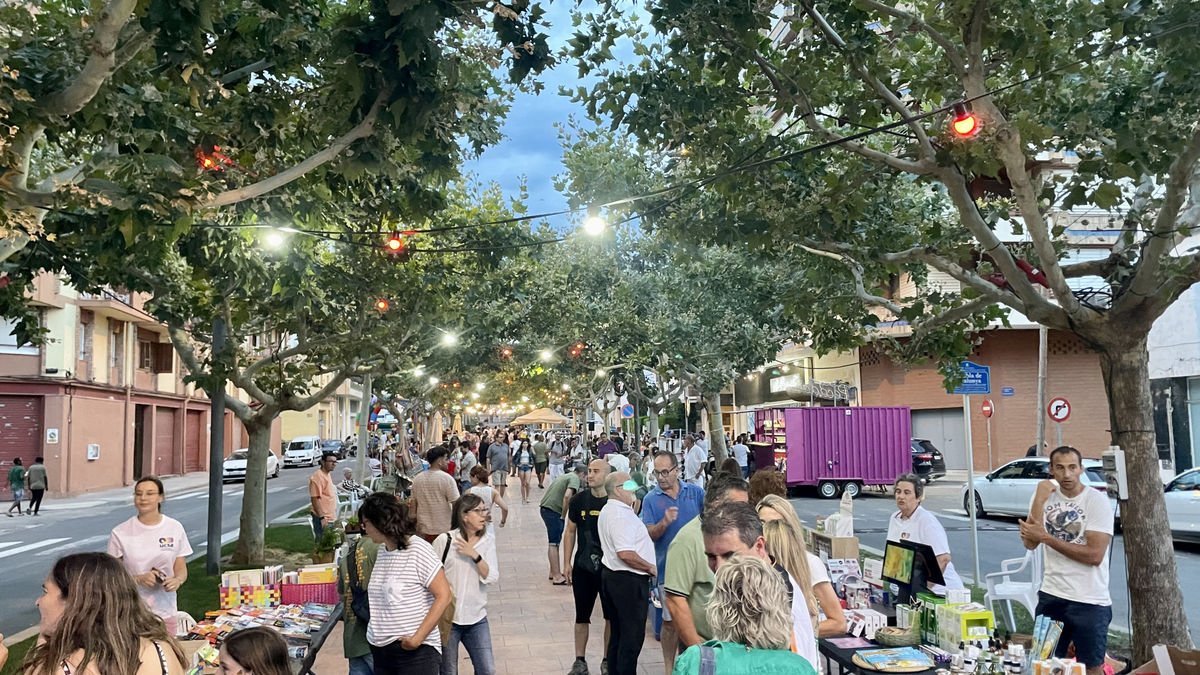 Comerços d'Almacelles surten al carrer durant la segona Open Night