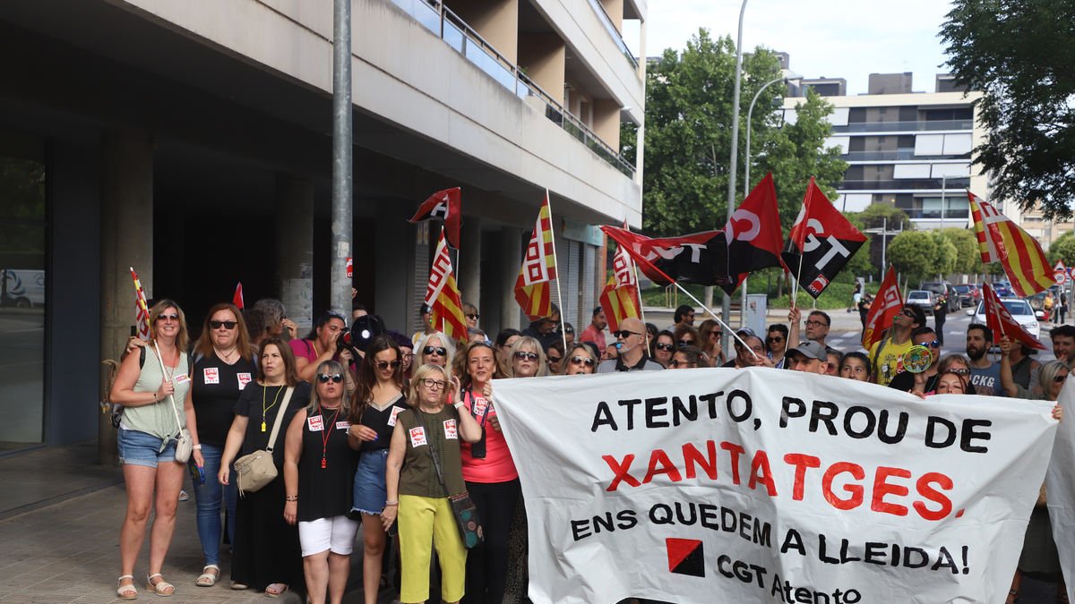 Unes vuitanta persones van prendre part en la manifestació pel centre de la ciutat de Lleida.