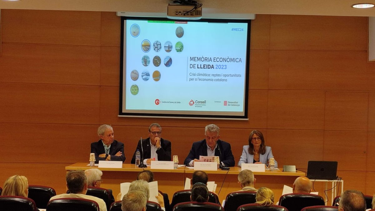 Joan Girona, Jordi Seguí, Jaume Saltó i Carme Poveda van presentar ahir l’informe.