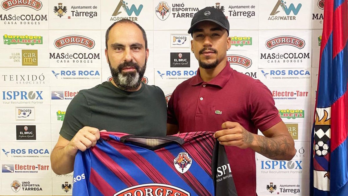 Daniel Cordeiro, a la dreta, nou fitxatge del Tàrrega.