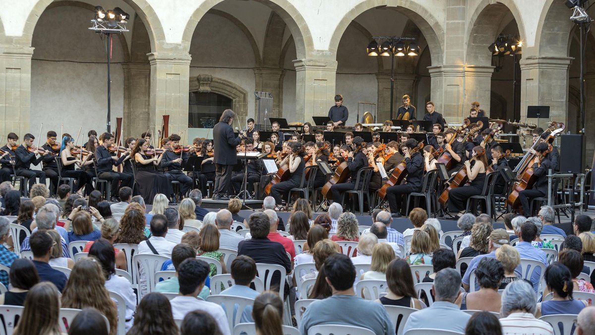 Més de 500 persones van gaudir ahir del concert inaugural del Festival de Música de Cervera.