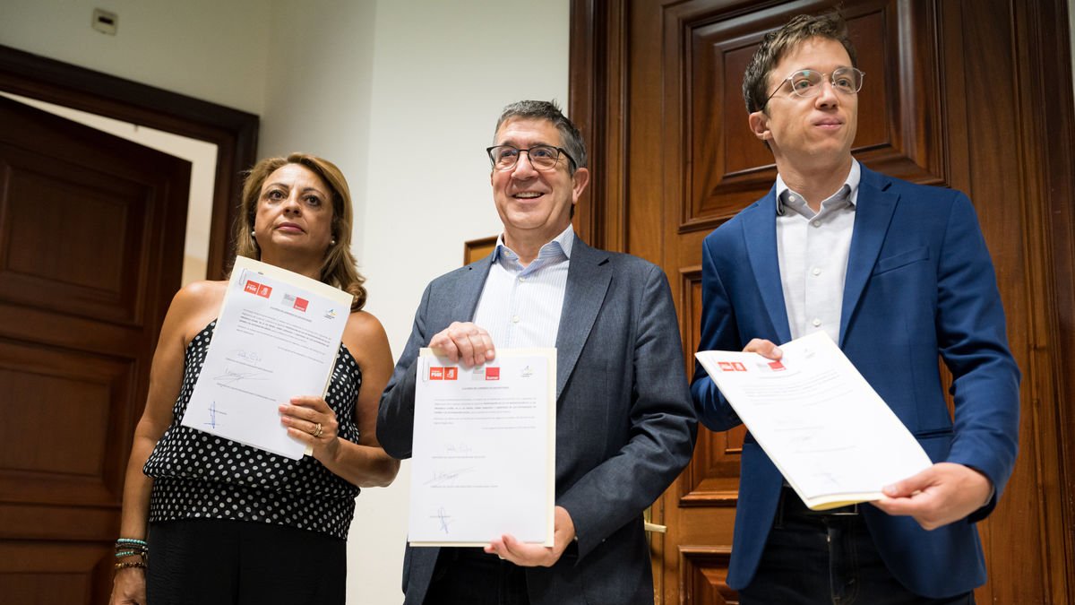 Els diputats de CC, PSOE i Sumar que van registrar la reforma.