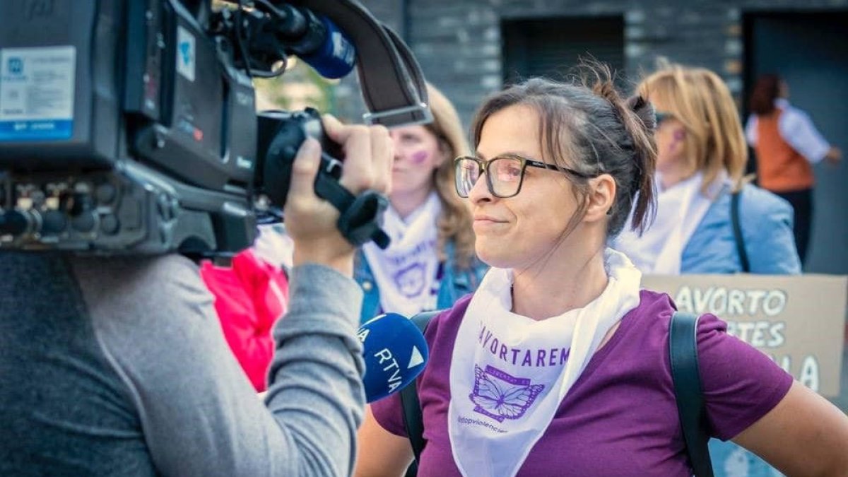 Lluita feminista  ■  Les dones andorranes porten una dècada pressionant per despenalitzar i legalitzar la interrupció voluntària de l’embaràs, que a Europa només mantenen fora de la llei Andorra, Malta i el Vaticà. Dir-ho a l’ONU va porta ...