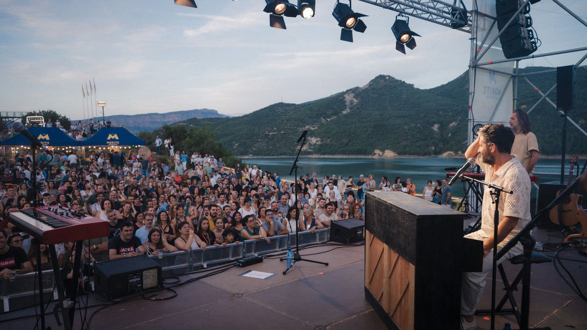Concert de Joan Dausà al festival de Talarn l’any passat, amb el pantà de Sant Antoni de fons.