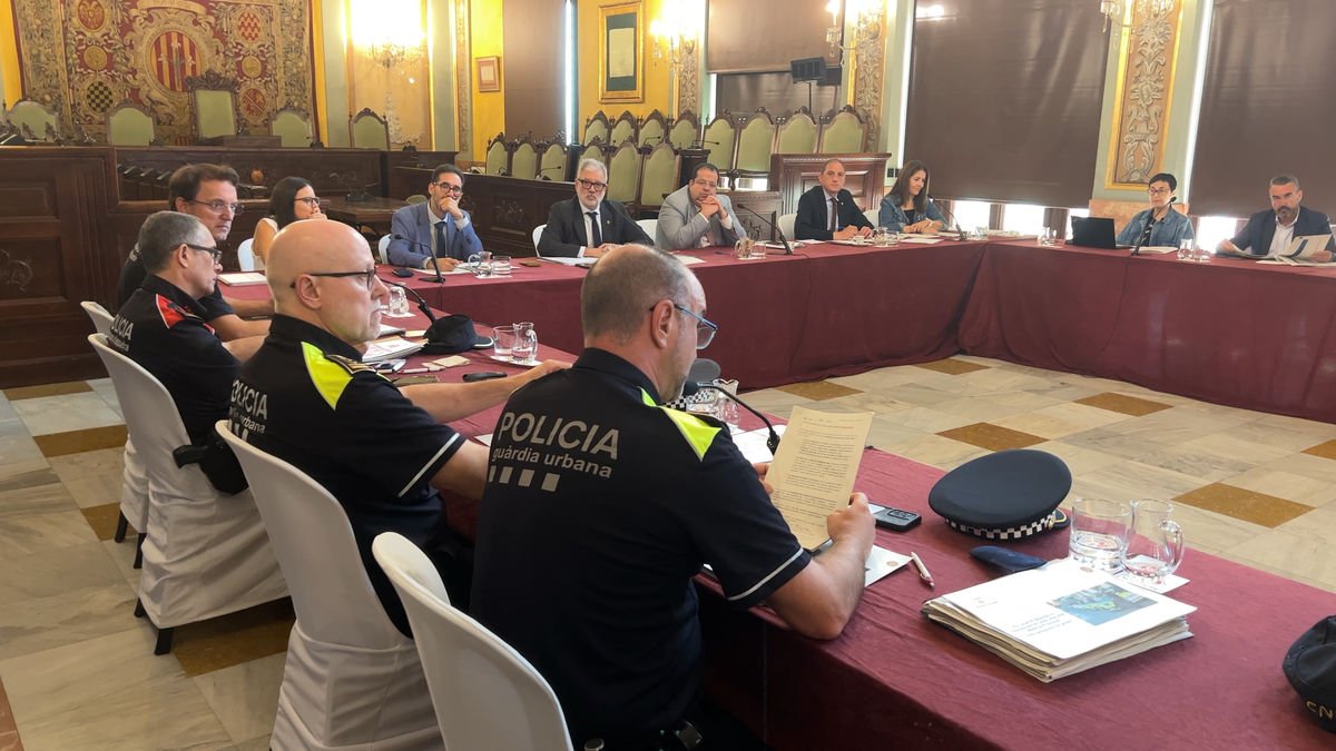La Paeria va acollir ahir la Junta Local de Seguretat, amb l’alcalde i el conseller Elena.