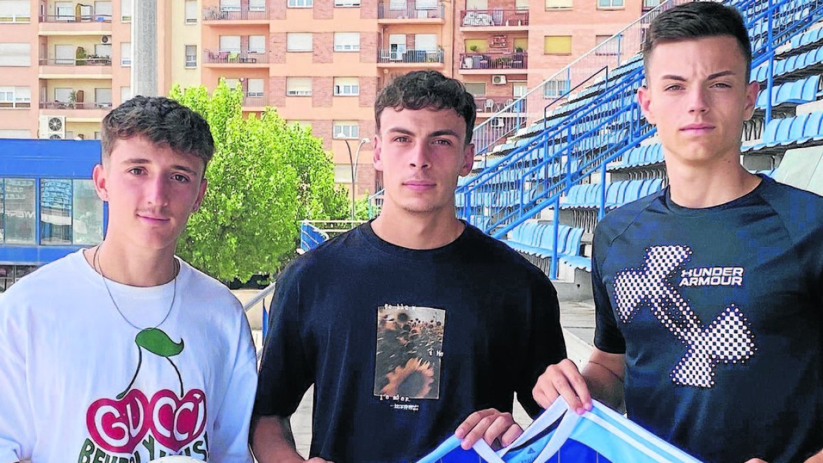 Diego Iglesias, Unai García i Íker García, ahir durant la seua presentació al Camp d’Esports.