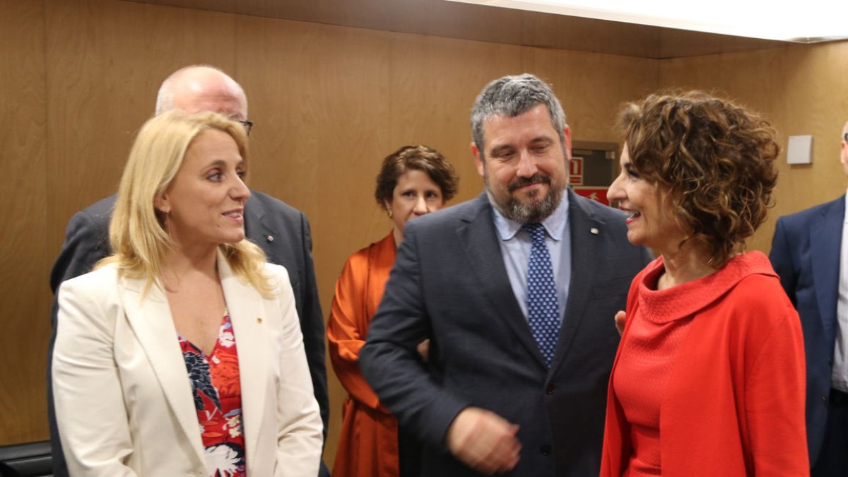 La consellera Natàlia Mas i la ministra María Jesús Montero, el passat dia 15 a Madrid.