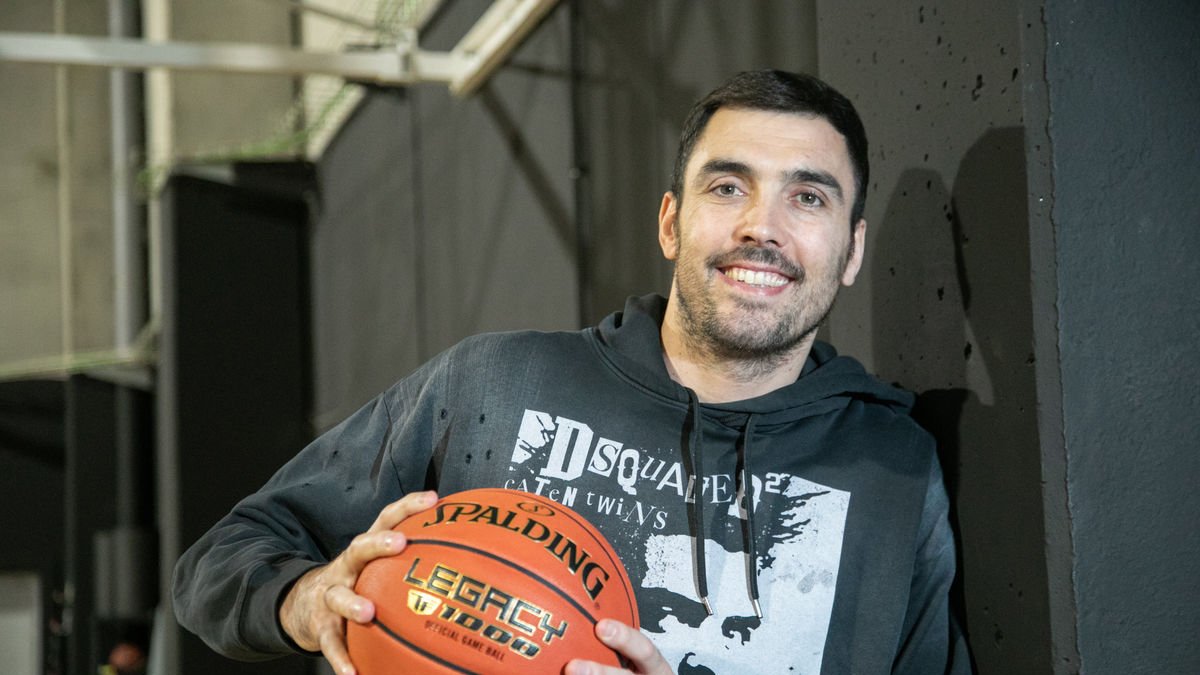 El pivot targarí complirà la seua tretzena temporada a la Lliga ACB, on ha aconseguit dos Lligues i quatre Copes del Rei.
