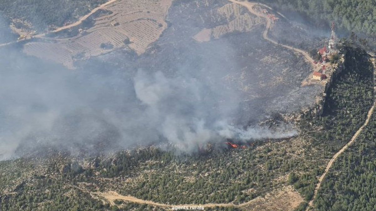 Imatge aèria dels Bombers de la Generalitat de l’incendi que va assolar ahir la comarca del Priorat.
