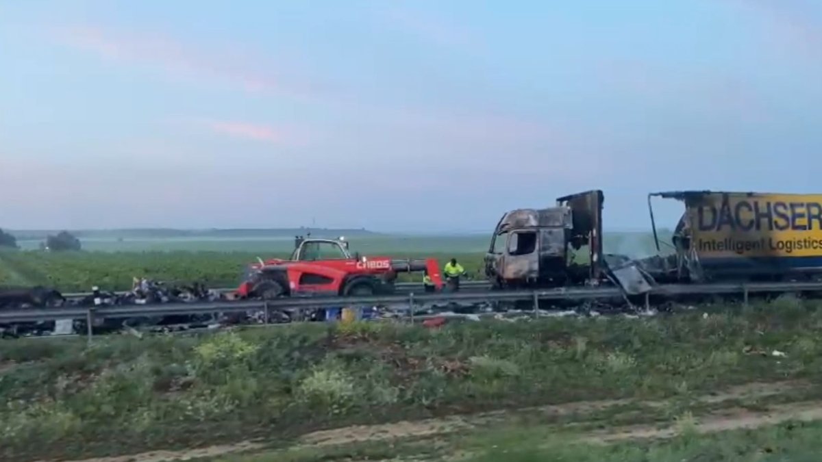 Tres heridos en un accidente con dos camiones y una furgoneta en la AP-2 en Montoliu de Lleida