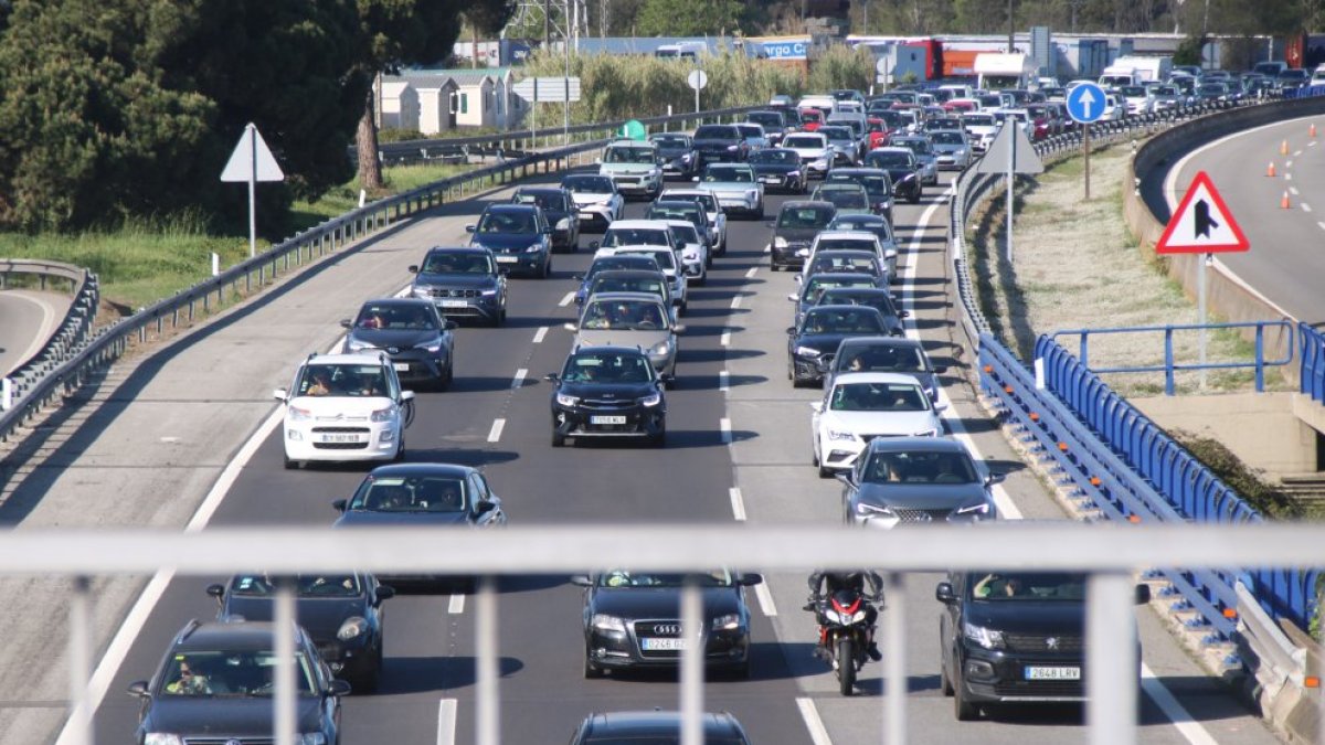 Set quilòmetres de retencions a l'A2 a l’Urgell en una operació tornada que ja ha tornat el 80% els vehicles a Barcelona