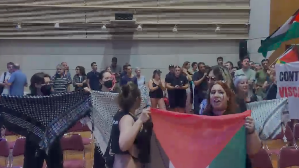 Estudiantes irrumpen y obligan a suspender una reunión en la Universitat de Lleida para protestar contra la presencia de una universidad israelí