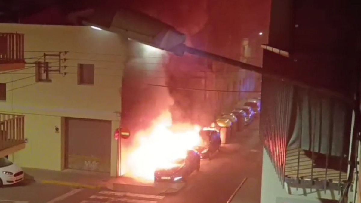 L'incendi de cotxes d'aquesta matinada a Lleida ha estat fortuït