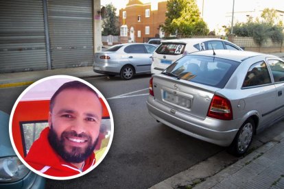Un taxi luce crespones negros ayer a su paso por donde fue hallada la víctima.
