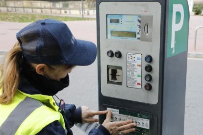 45 euros al mes y 10 viajes en bus gratis: así es el abono para aparcar en las zonas verdes de Lleida