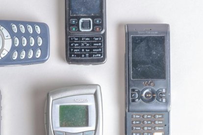 Diversos telèfons de principis dels 2000.