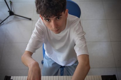 Polifacètic. Pep Saula és el productor de Sexenni i moltes altres bandes catalanes i també arranja alguns temes com a instrumentista